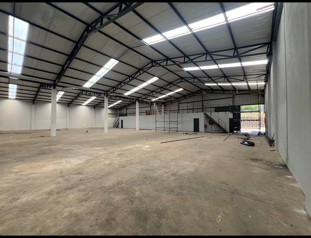 1,214M² WAREHOUSE TO LET IN COSMO BUSINESS PARK